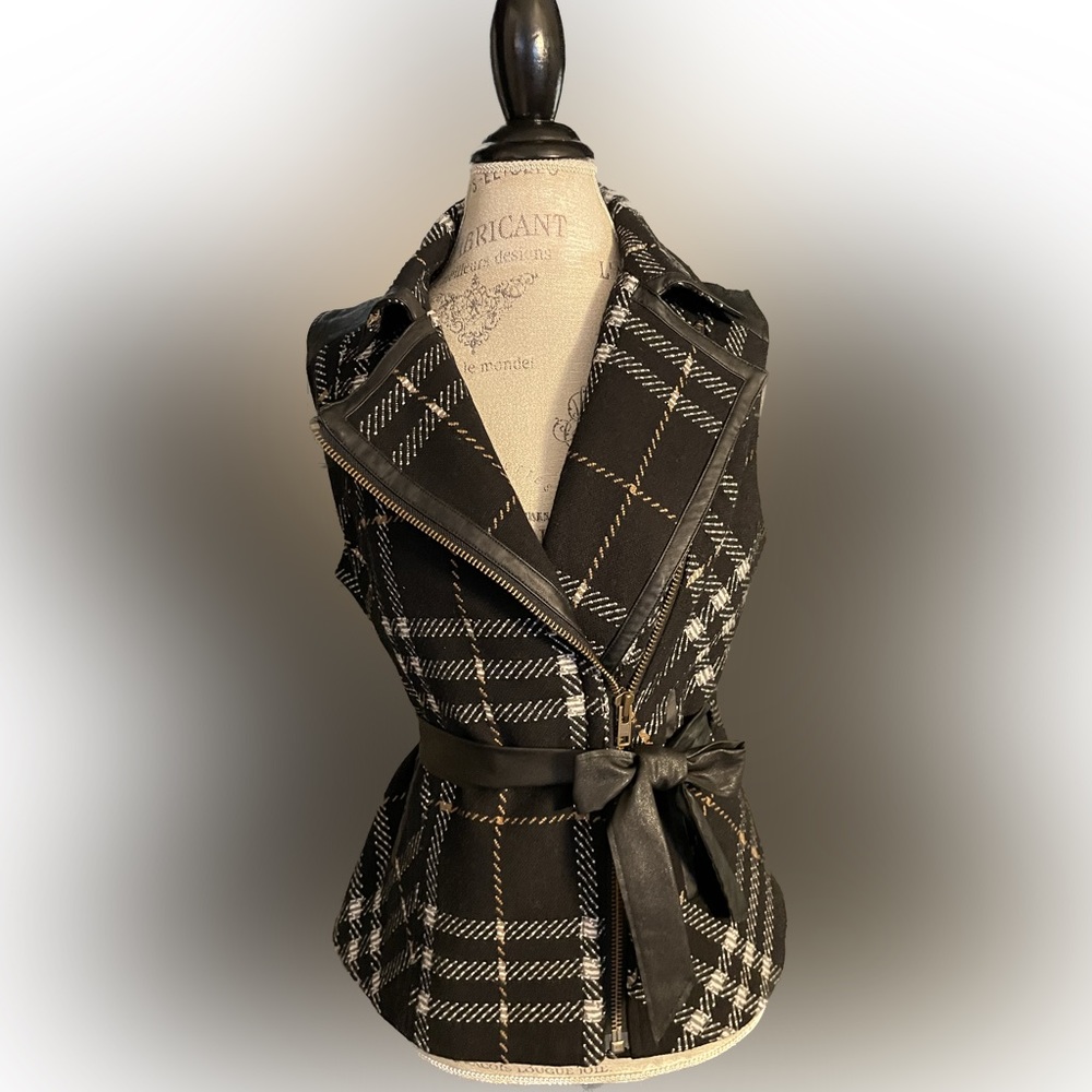 CAbi Women’s Grid Plaid Moto Vest. Size M.